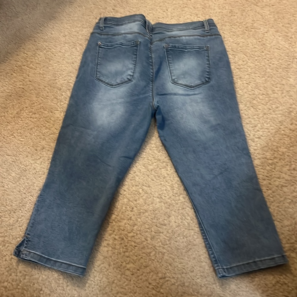 Curve Appeal Cropped Jeans - Size 14 - Picture 7 of 8